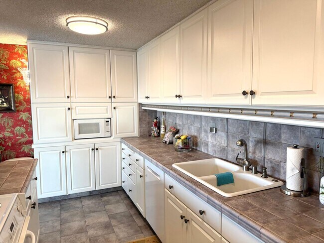 Building Photo - Waterfront Living in Naples - Furnished 2BD/2BA with Bay Views