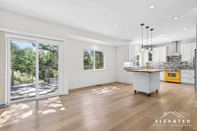 Building Photo - 9400 Chalk Hill Rd