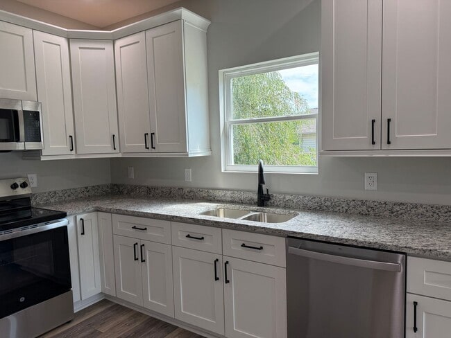 Building Photo - Newly Built 3-Bedroom Gem with Easy Highwa...