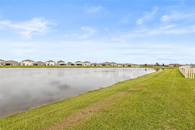 Building Photo - 16847 Delia St