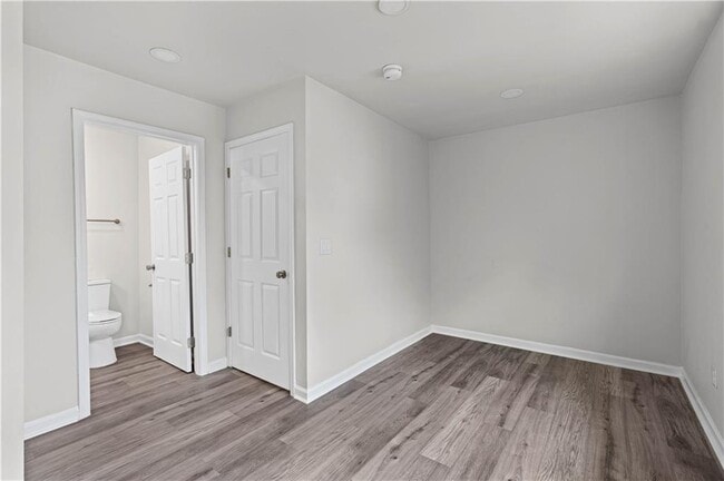 Building Photo - 94 Crumley St SE