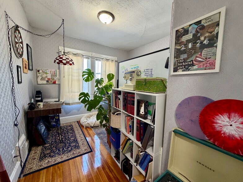 Building Photo - 407 Charles St