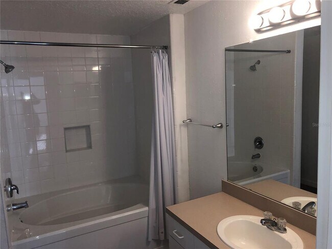 Building Photo - 5572 Metrowest Blvd