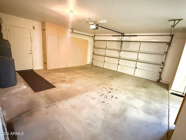 Building Photo - 4208 E Hamblin Dr