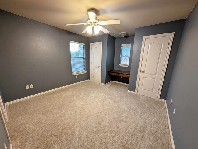 Building Photo - Three Bedroom Plus Study in Edmond