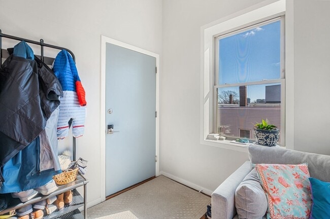 Building Photo - 178 Elm St