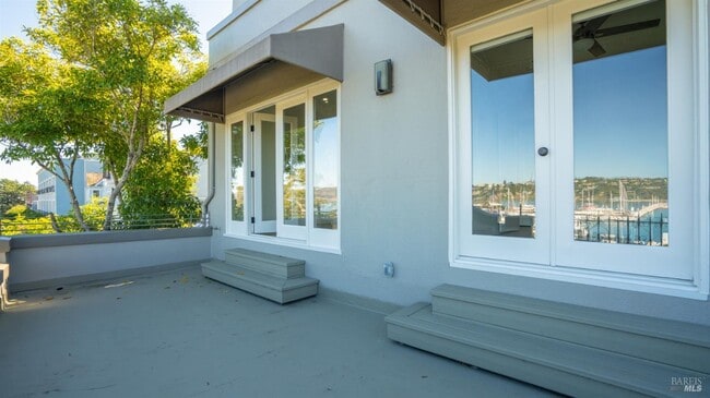 Building Photo - 833 Bridgeway