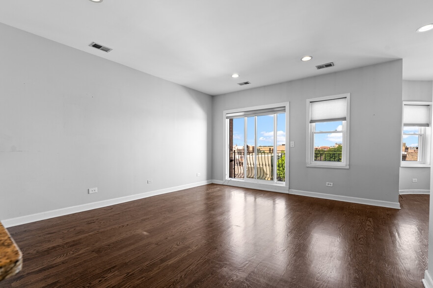 Building Photo - 529 N Racine Ave
