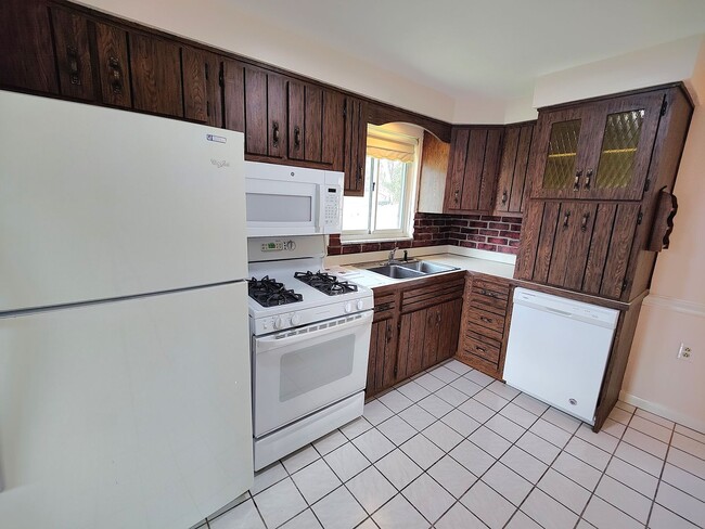 Building Photo - *Well-Maintained & Spacious 3BD/1.5BA Single Family Home Available in Baldwin*