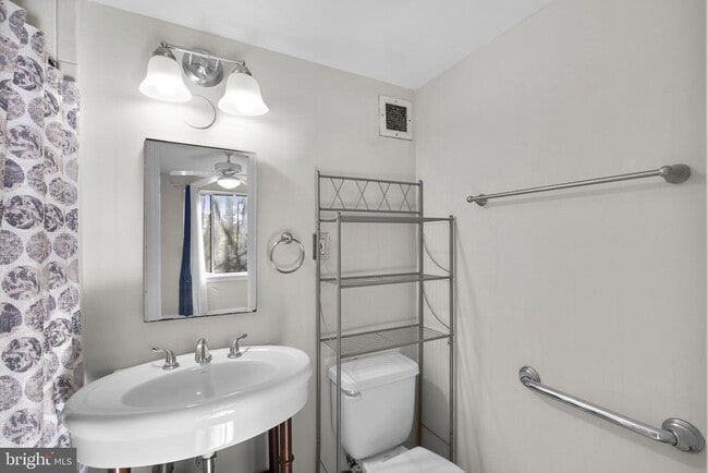 Building Photo - 7753 Patriot Dr