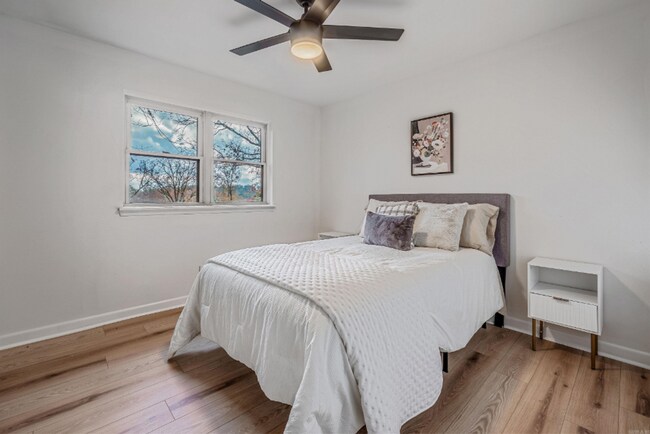 Building Photo - Furnished for lease!