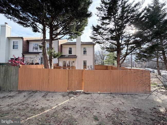 Building Photo - 5900 Parenham Way