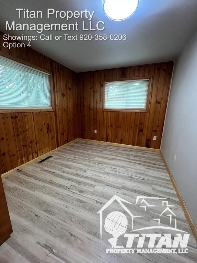 Building Photo - 387 13th Dr