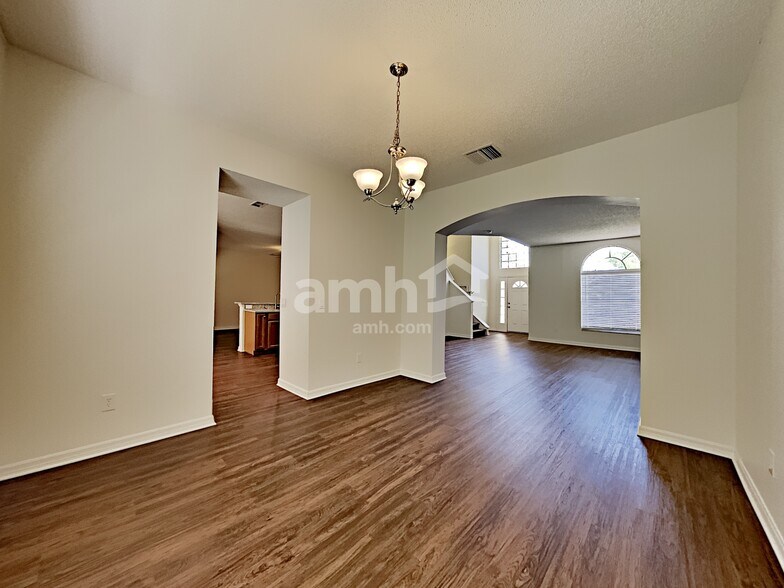 Building Photo - 1921 Darlin Cir