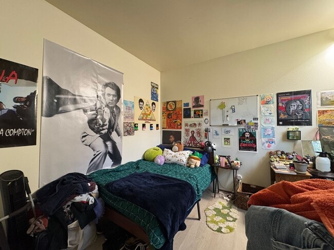 Building Photo - 7 Bed 2.5 Bath House - Near WWU