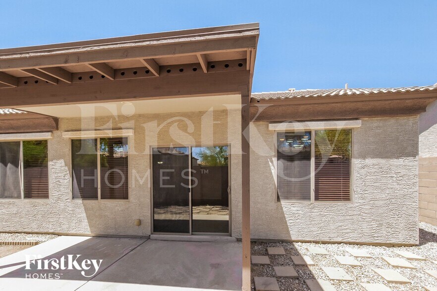 Building Photo - 8939 W St John Rd