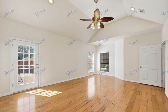 Building Photo - 622 Andover Ln