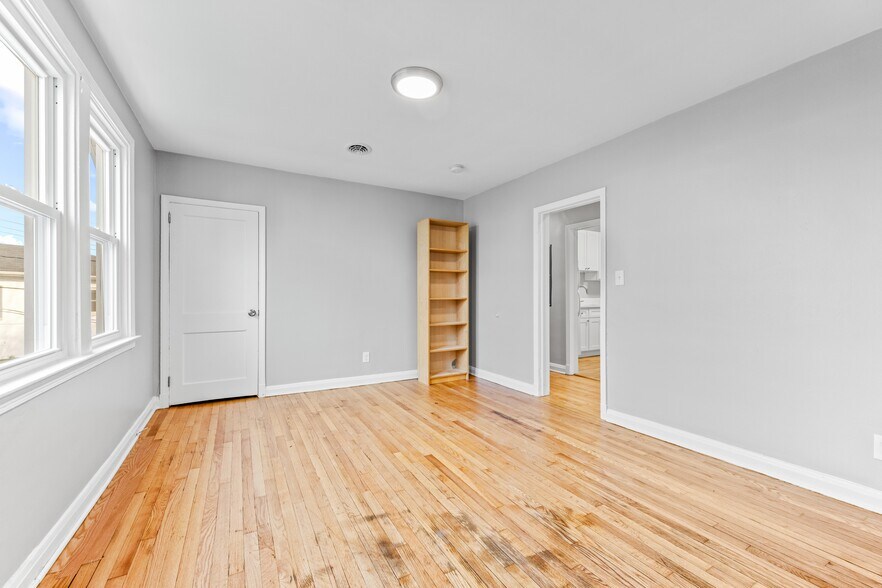 Building Photo - 2921 Glenmore Ave