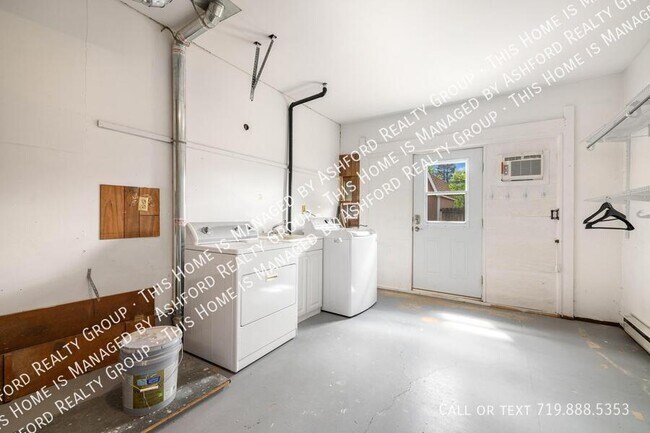 Building Photo - 1406 N Foote Ave