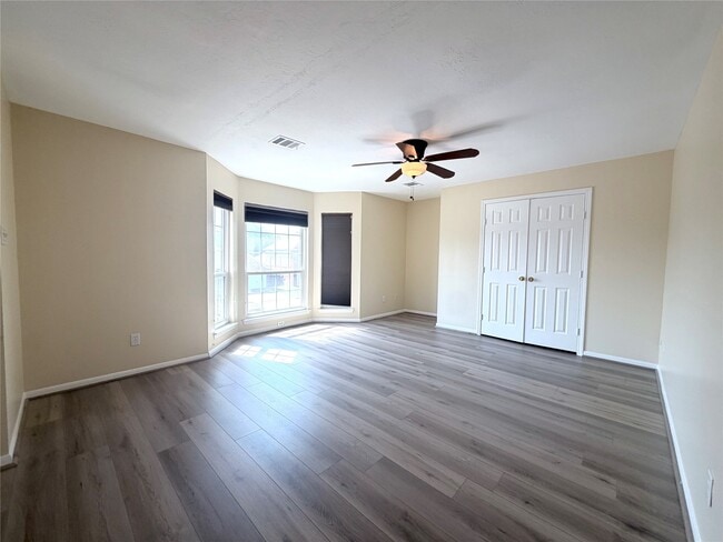 Building Photo - 12211 Meadow Crest Ct