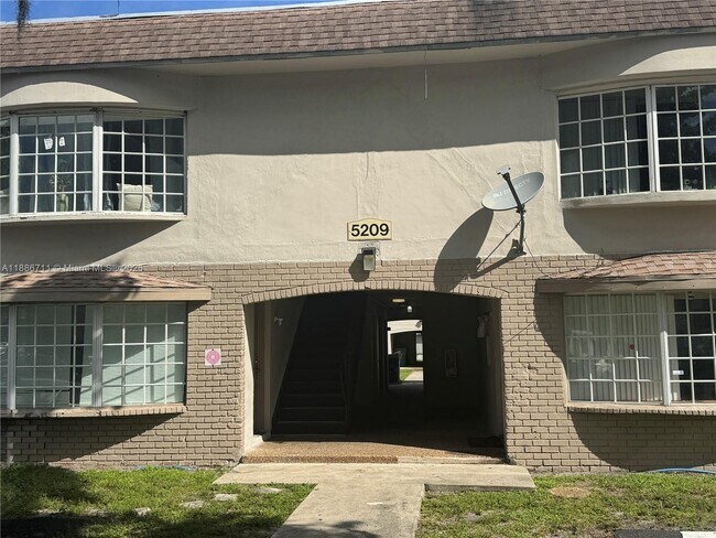 Building Photo - 5209 NW 18th St