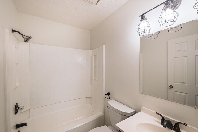 Building Photo - 4BR Home on 1 Acre with Finished Basement in Fayetteville