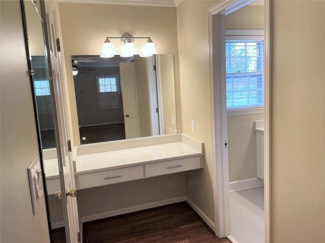 Building Photo - 1150 Falstaff Dr