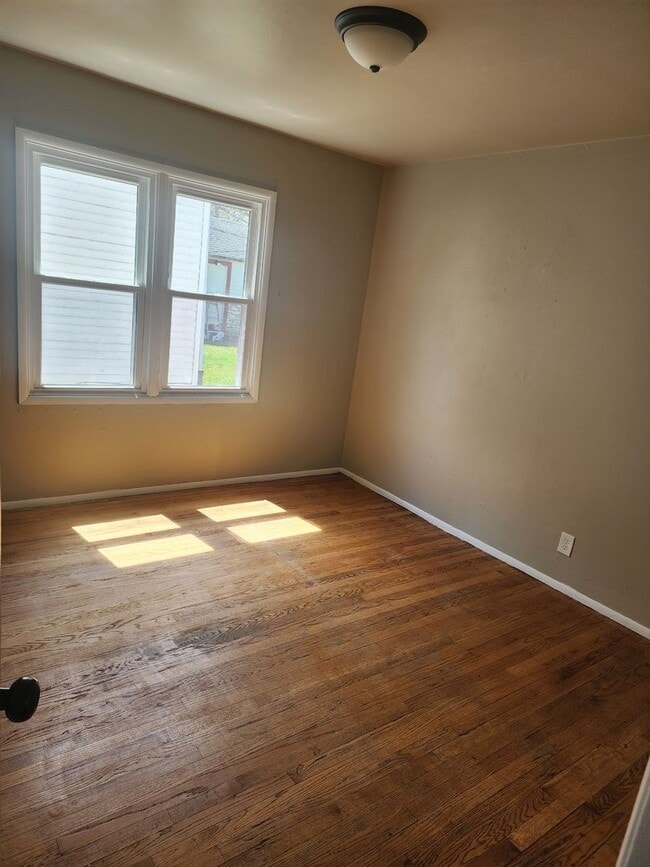 Building Photo - 5401 W Sheridan Ave