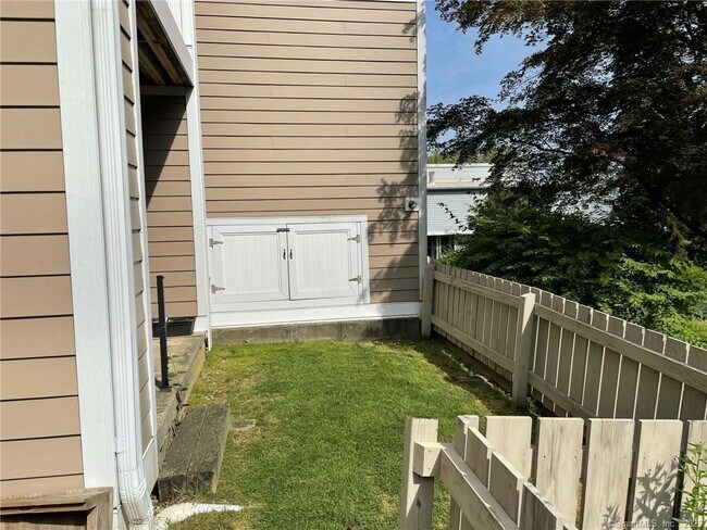 Building Photo - 13 Keeler Close