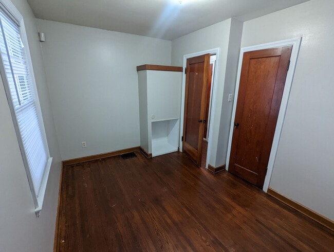 Building Photo - 3 Bedroom 1 Bathroom Single Family Home, West Columbus