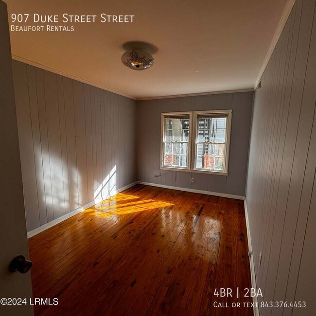 Building Photo - 907 Duke St