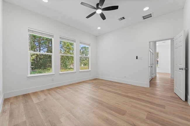 Building Photo - 3531 White Oak Point Dr