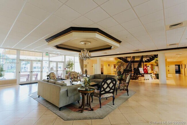 Building Photo - 300 NE 26th Ave