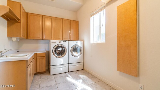 Building Photo - 6461 E Crested Saguaro Ln
