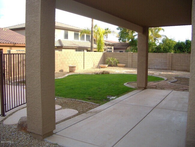 Building Photo - 454 E Baylor Ln