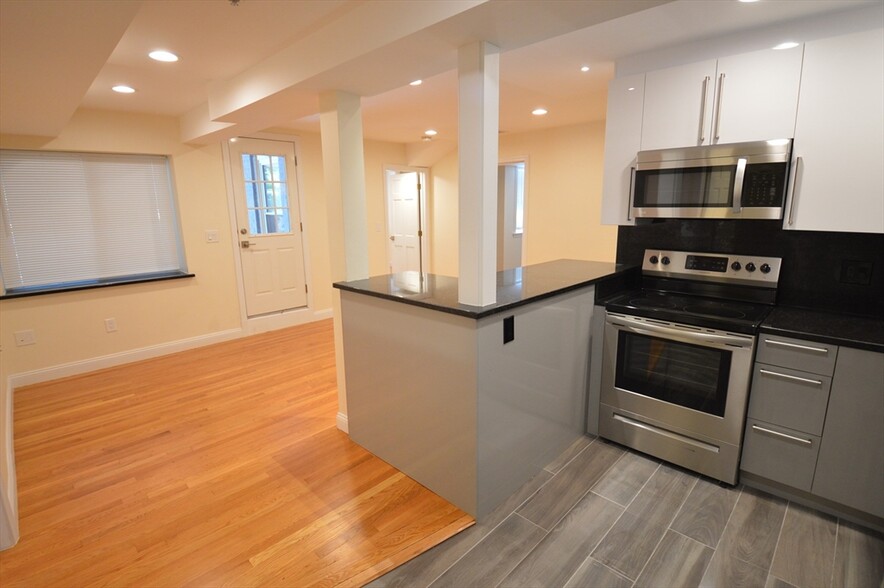 Apt 2 - 1801 Beacon St