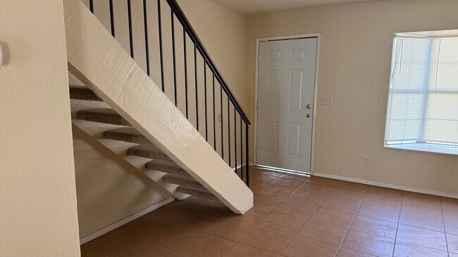 Building Photo - 2 BEDROOMS 1.5 BATHROOMS  TOWNHOUSE AVAILABLE FOR RENT !!!