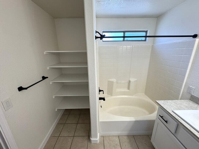 Building Photo - Beautiful Remodeled 3 bed, 2 bath home in convenient El Mirage neighborhood!