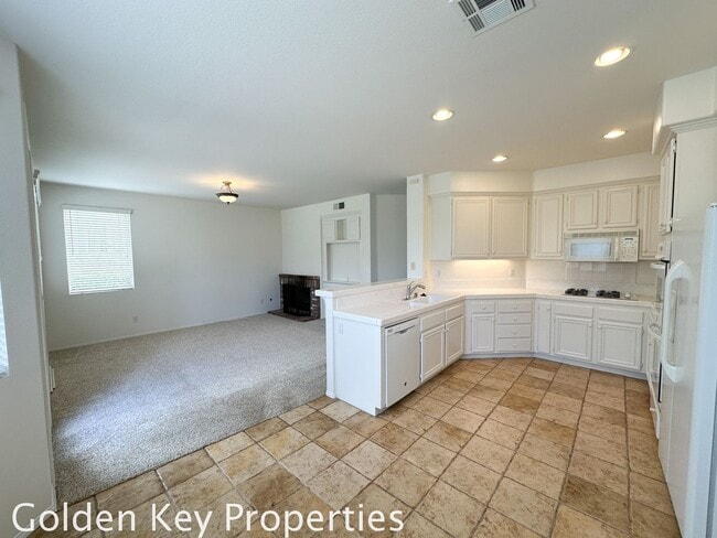 Building Photo - Beautiful spacious home in Mariners Point ...