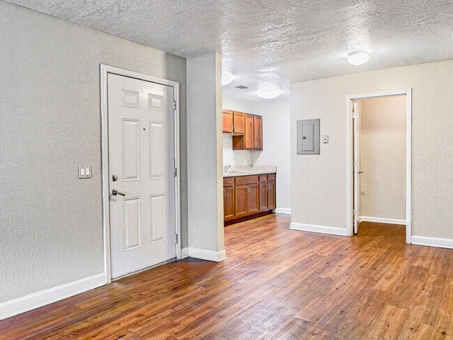 Building Photo - Cumberland Oaks