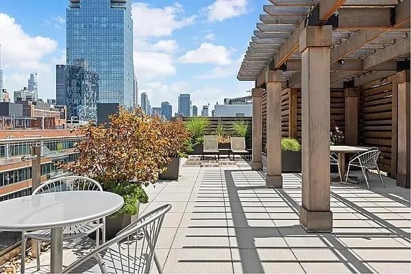 Building Photo - 540 W 28th St