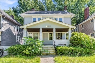 Building Photo - 921 Helmsdale Rd