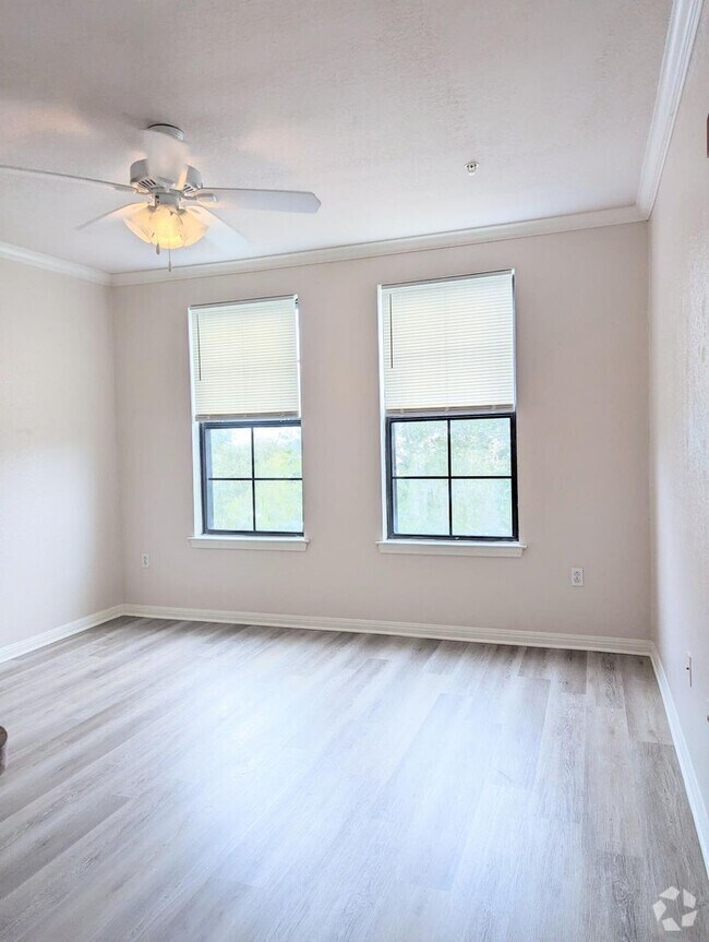 Building Photo - Updated 1x1 562 square feet