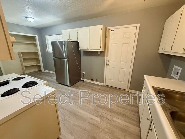 Building Photo - 3505 Fairview Dr