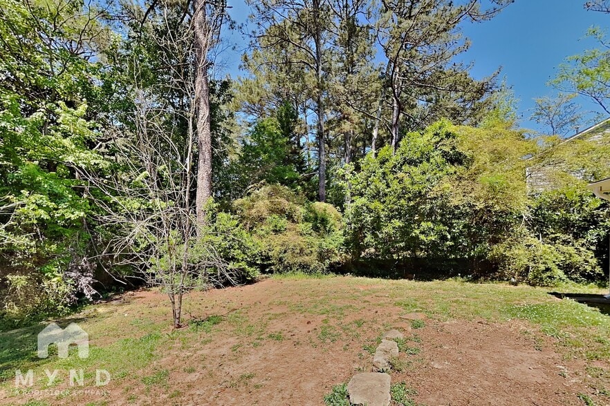 Building Photo - 2139 Victoria Pl