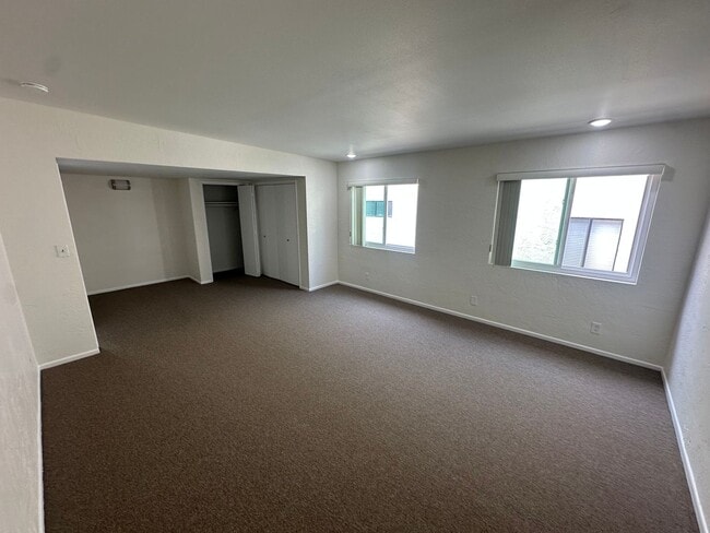 Building Photo - Charming Playa Del Rey Home with Spacious ...