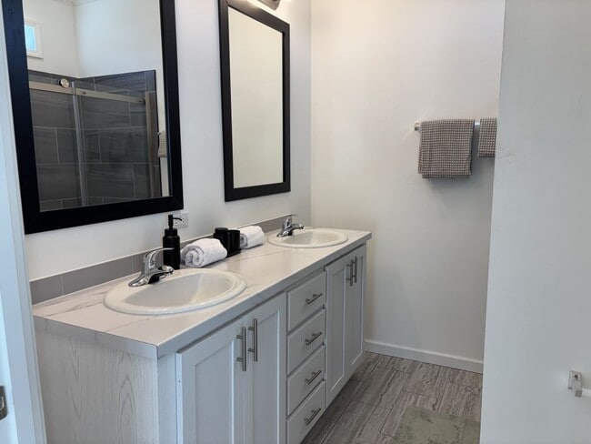 Building Photo - 557 Bimini Cay Cir