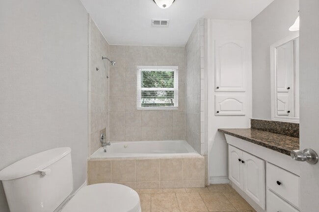 Building Photo - 3823 Florinda St