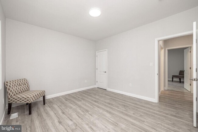 Building Photo - 24 E 33rd St