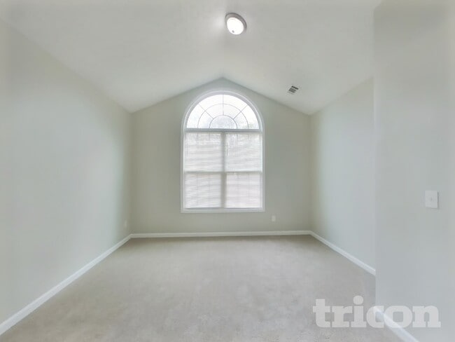 Building Photo - 5746 Lakeside Dr